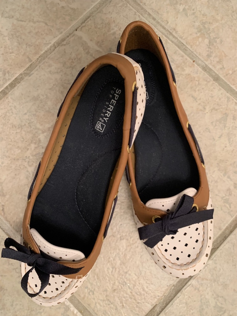 Sperry contemporary flats. Size 7.